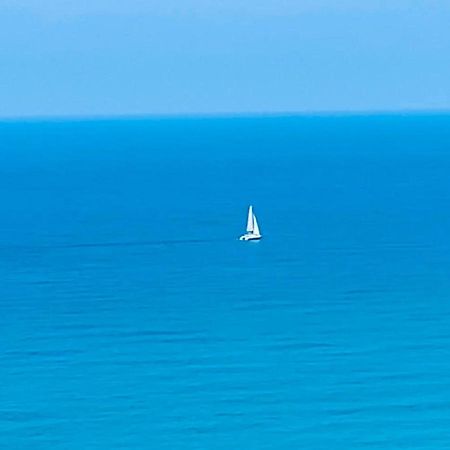 Apartmán Blue In The Sea Netanja Exteriér fotografie